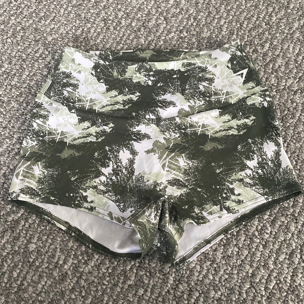 GYMSHARK Training Shorts Green Camo Print
